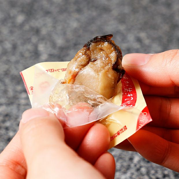 かきの燻製 新鮮箱入り 釧路 丸田黒田水産｜海鮮 加工品｜食べレア
